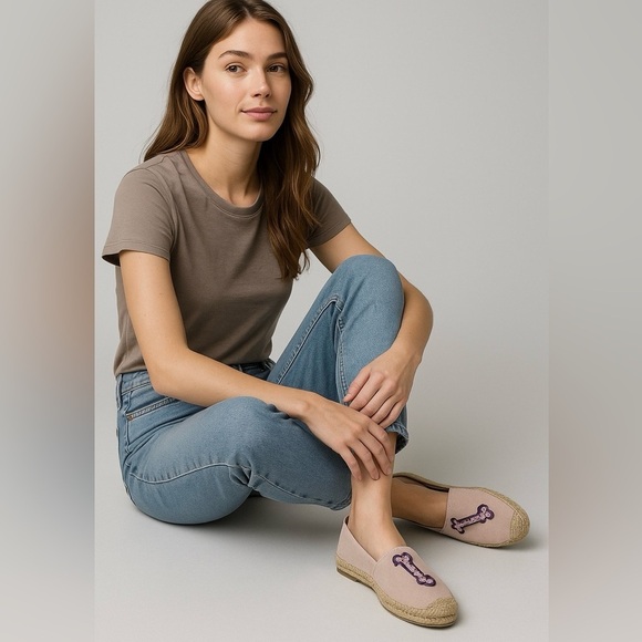 1118- Kate Spade New York Garden Giraffe Pale Vellum Size 8 B NWT - Picture 1 of 12